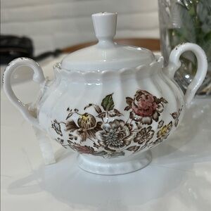 Johnson Brothers Floral Devon Sprays Sugar Bowl